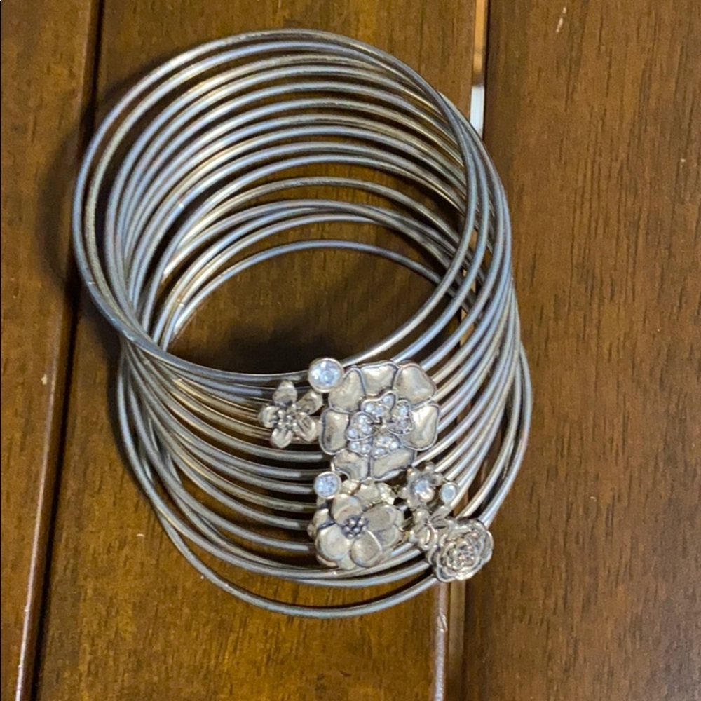 Gold bangle floral bracelet